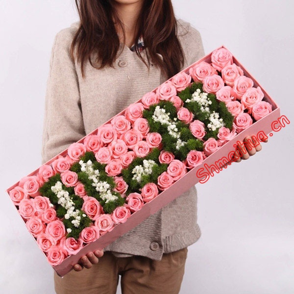 幸福恋人-66朵精品戴安娜玫瑰，搭配漫天星，绿草,精品礼盒创意包装