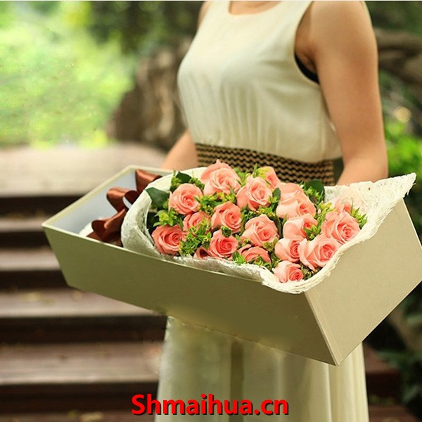 无数次的思念-29朵粉玫瑰,点缀适量绿叶满天星,搭配朱色蝴蝶结，高档长方形礼盒（以实物为准）