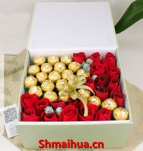 威尼斯风情-精选19朵优质红玫瑰,21颗巧克力,美丽迷人,高档精美礼盒（以实物为准）