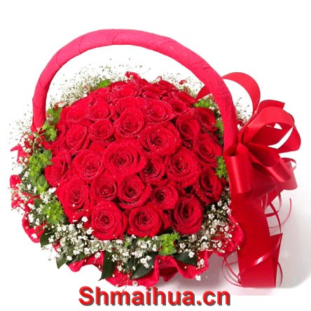 红色咖啡馆-29朵红玫瑰，绿叶搭配，精美圆型花篮，红色丝带结装饰