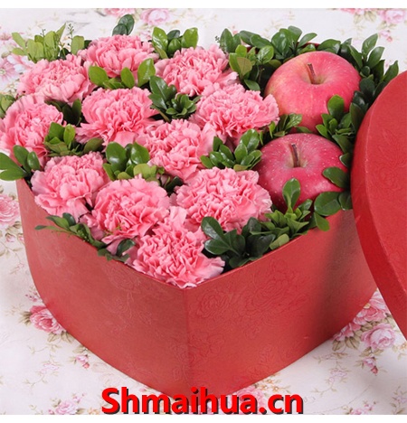 美好祝福-11朵粉色康乃馨+2个苹果+配草，心形礼盒包装【盒子颜色各地备货为准】