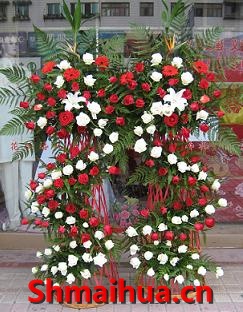 二龙戏珠-开业花篮一对-红玫瑰,白玫瑰, 百合+高山羊,绿叶，高约1.8米，一对的价格